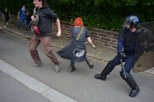 Danse du tonfa, le 17 mai 2016 à Rennes.