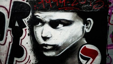 Hommage du collectif antifas Paris-Banlieue à Clément Méric, mort sous les coups de skinheads, à Paris, le 5 juin 2013.